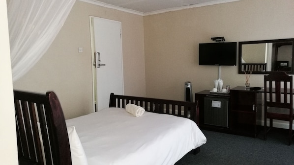 Executive Room, 1 Queen Bed, Balcony, Mezzanine