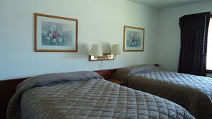 Room, 2 Double Beds | Desk, rollaway beds, WiFi (free) - Spinning wheel Motel (Baraboo)