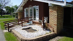 Property entrance - Spinning wheel Motel (Baraboo)