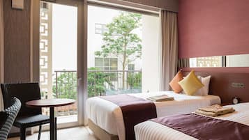 雙床房 (Patio Twin, 2 Semi-double Beds) | 客房內保險箱、獨特裝潢、遮光布/窗簾、熨斗/熨衣板