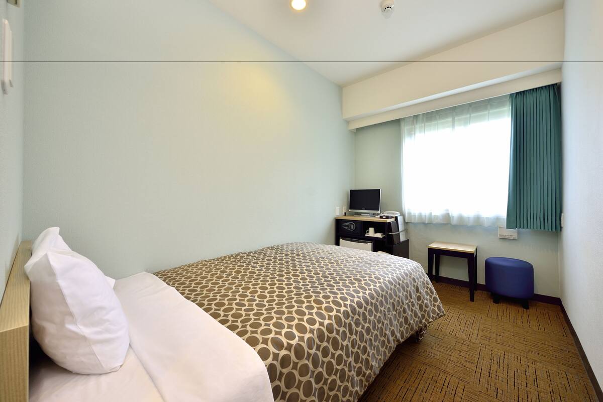 客房, 非吸煙房 (Semi-Double Bed) | 客房內保險箱、遮光布/窗簾、熨斗/熨衣板、免費無線上網