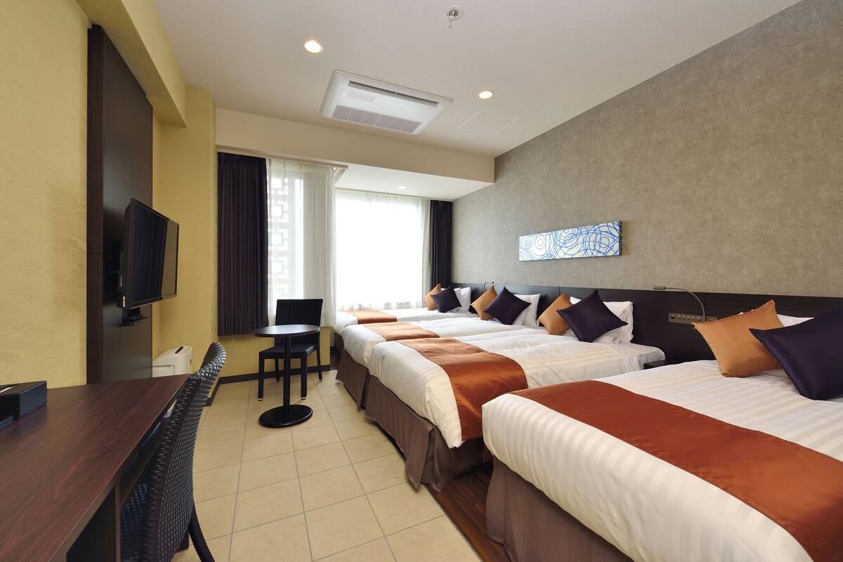 客房 (Partial Hollywood Twin 4 Single Beds) | 客房內保險箱、遮光布/窗簾、熨斗/熨衣板、免費無線上網
