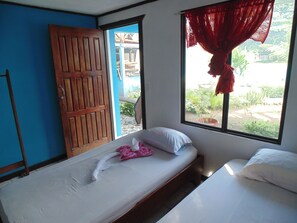 Comfort Quadruple Room | Free WiFi, bed sheets
