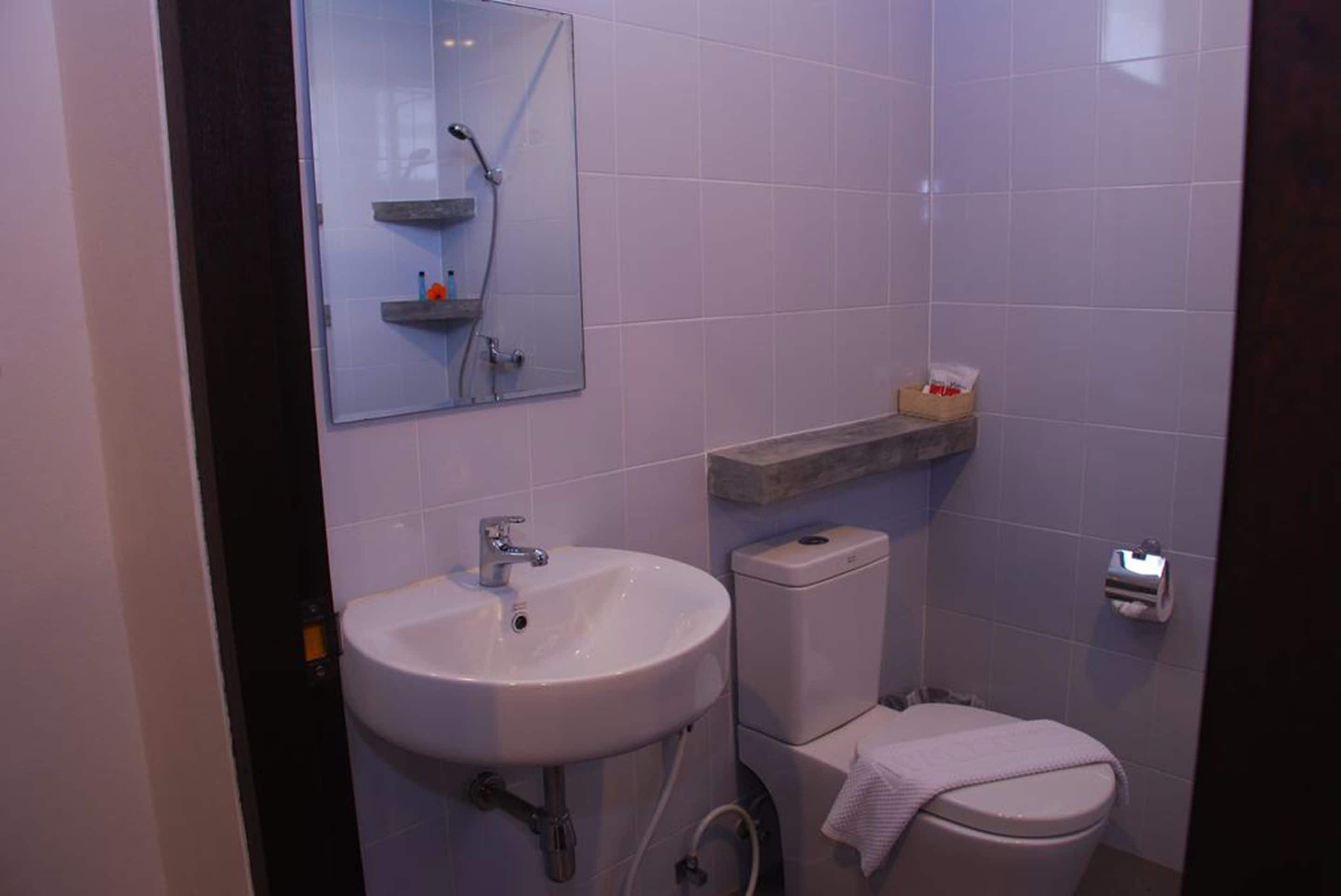 shower, free toiletries, hair dryer, slippers