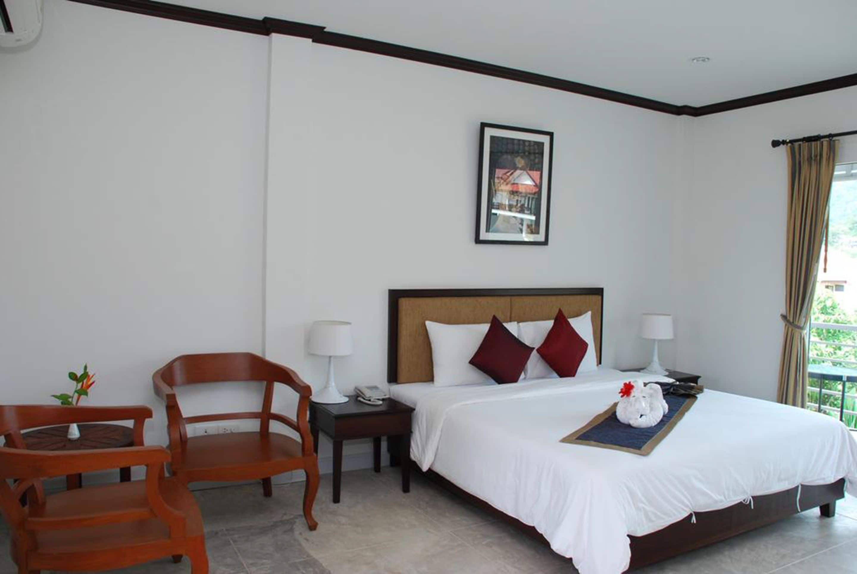 standard room | minibar, in-room safe, desk, free wifi