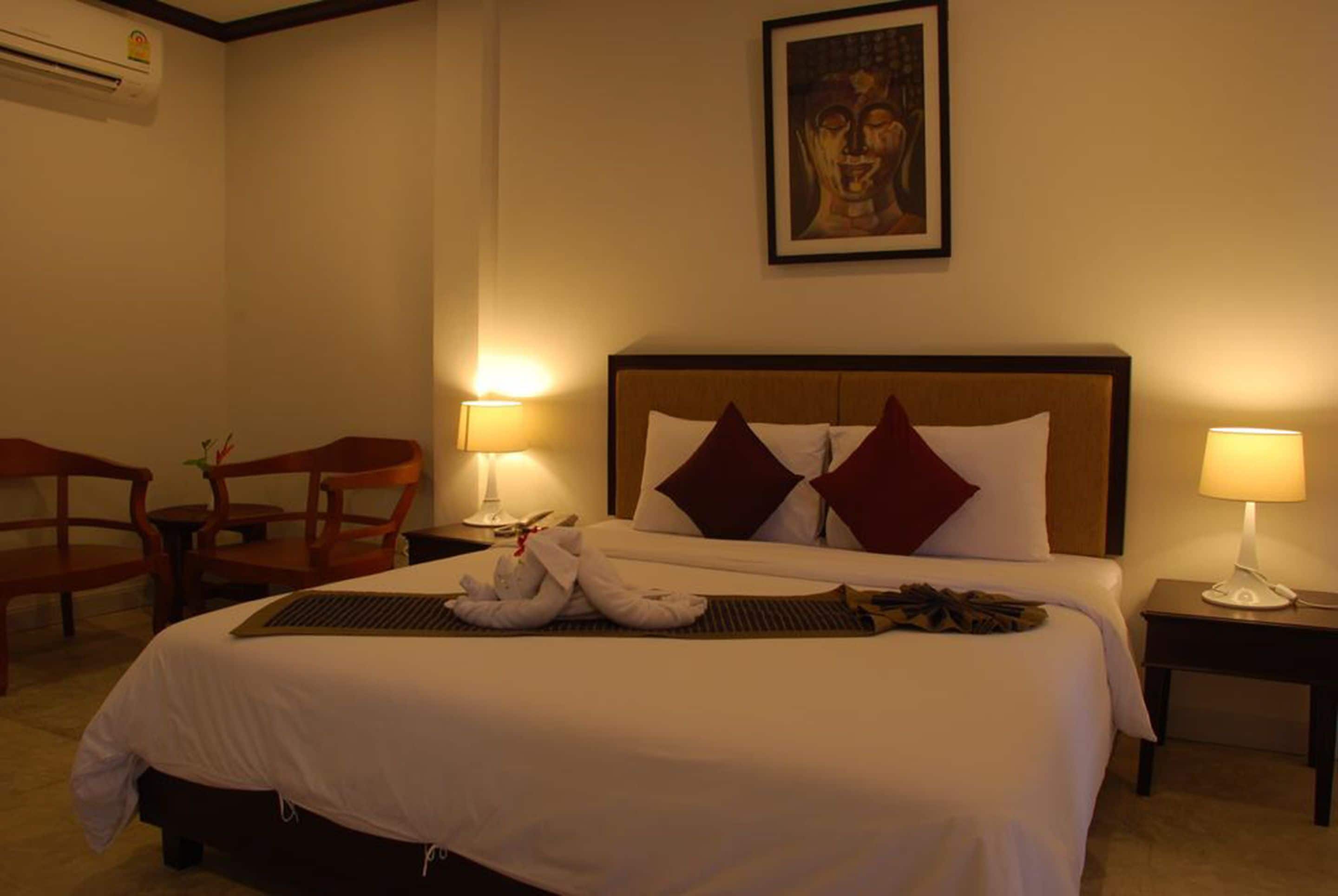 standard room | minibar, in-room safe, desk, free wifi