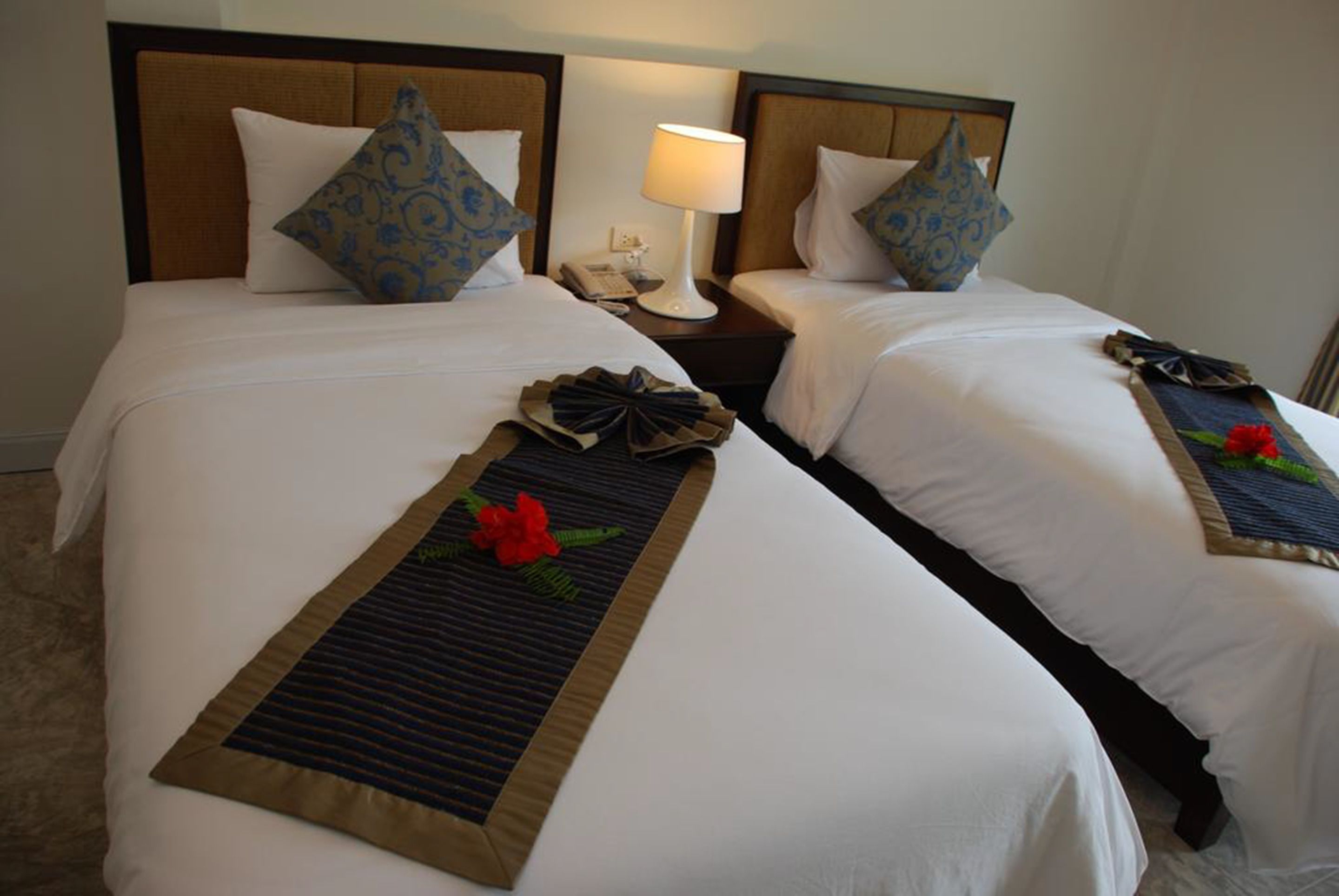deluxe double or twin room, 1 bedroom | minibar, in-room safe, desk, free wifi