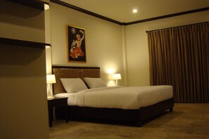 Deluxe Double or Twin Room, 1 Bedroom | Minibar, in-room safe, desk, free WiFi