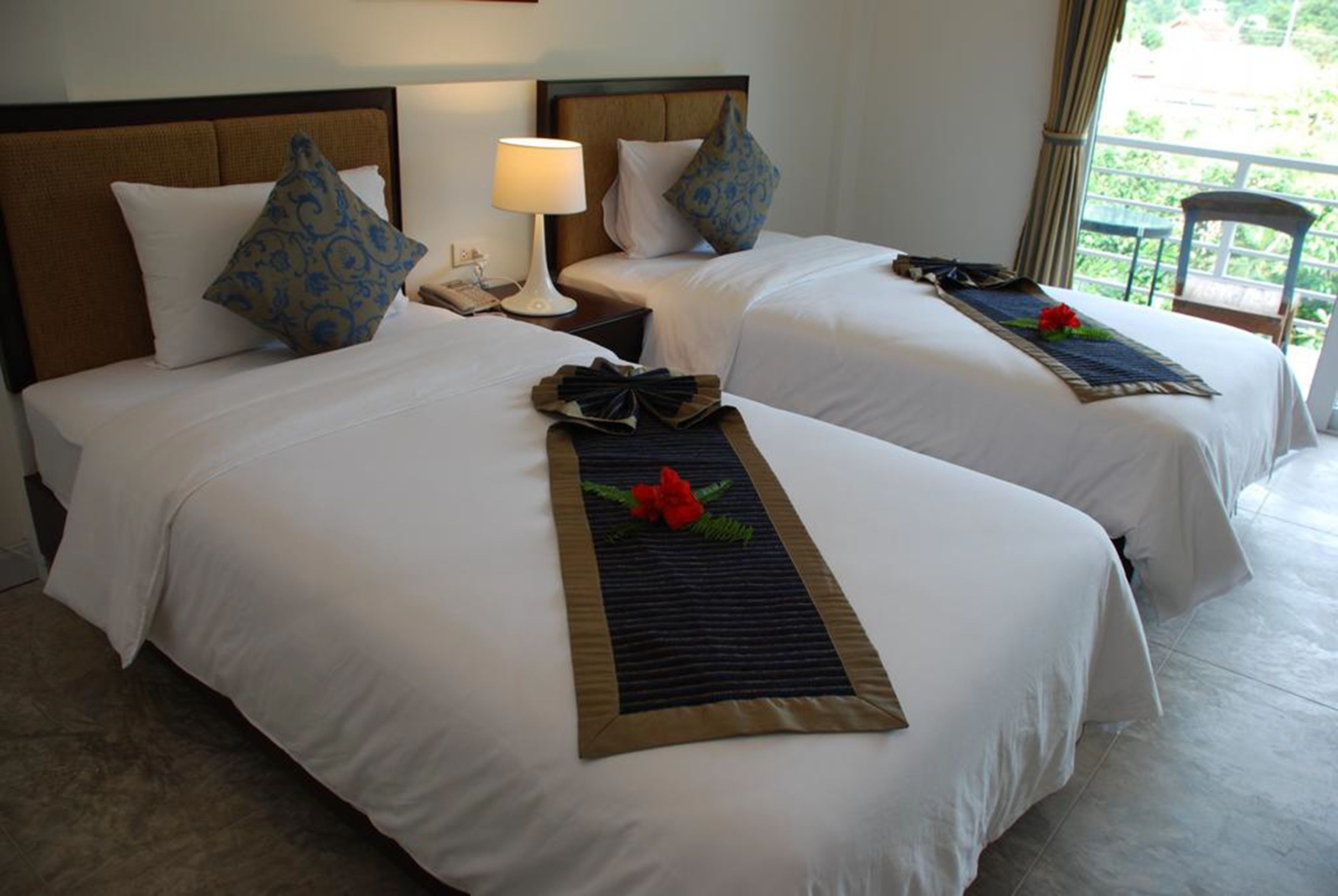 deluxe double or twin room, 1 bedroom | minibar, in-room safe, desk, free wifi