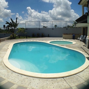 Outdoor pool - Country Chateau Hotel (Tagaytay)