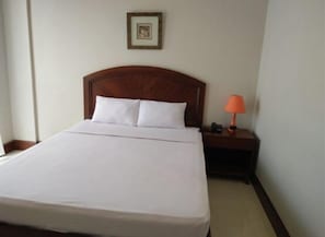 In-room safe, blackout drapes, free WiFi - Country Chateau Hotel (Tagaytay)