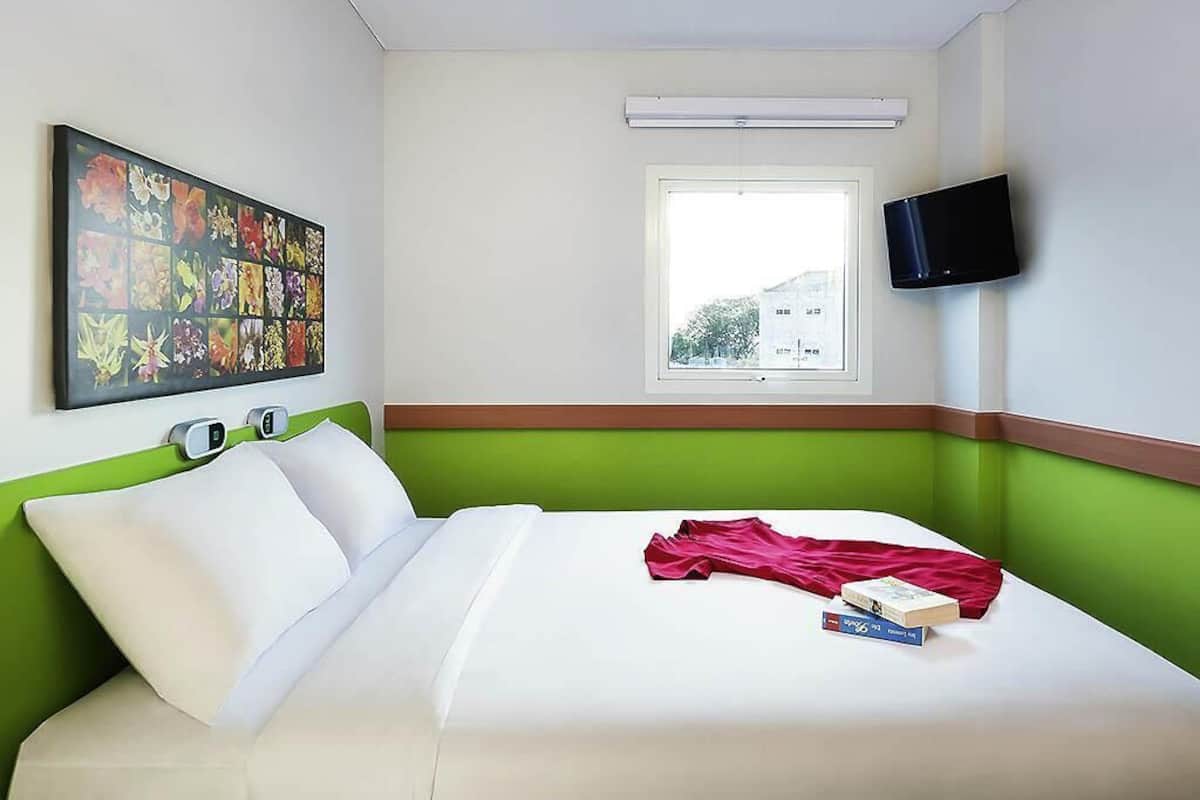 Habitación estándar, 1 cama matrimonial | Escritorio, insonorización, wifi gratis y ropa de cama