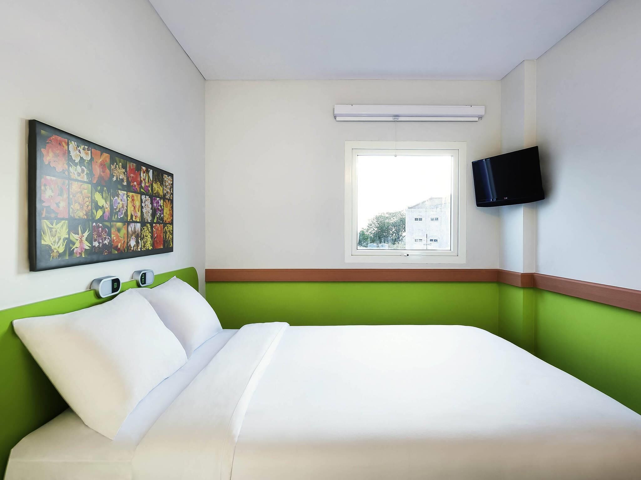 Standard Room, 1 Double Bed | Desk, soundproofing, free WiFi, bed sheets