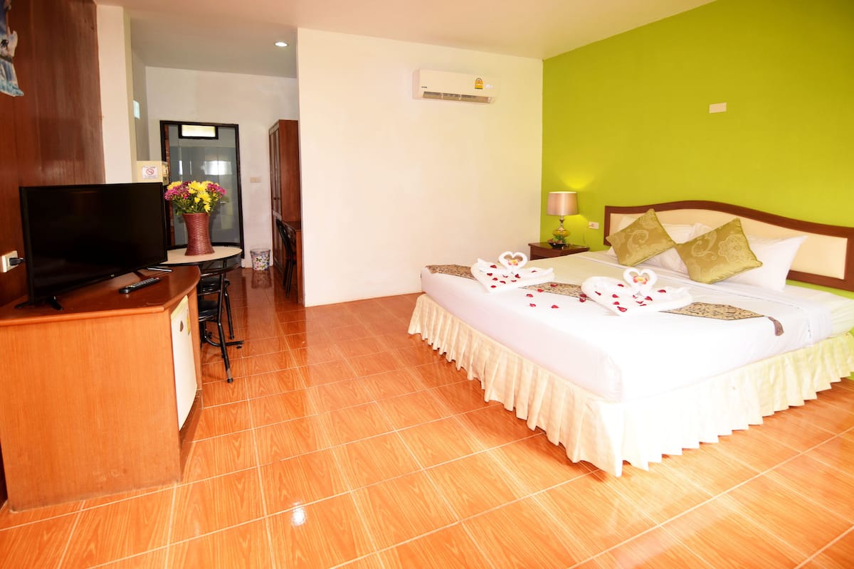 Bungalow superior, 1 cama de matrimonio grande | Minibar, caja fuerte, wifi gratis