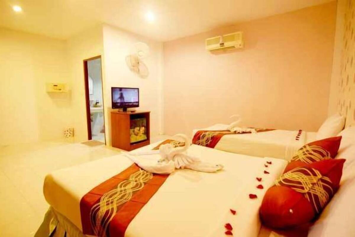 Minibar, in-room safe, free WiFi