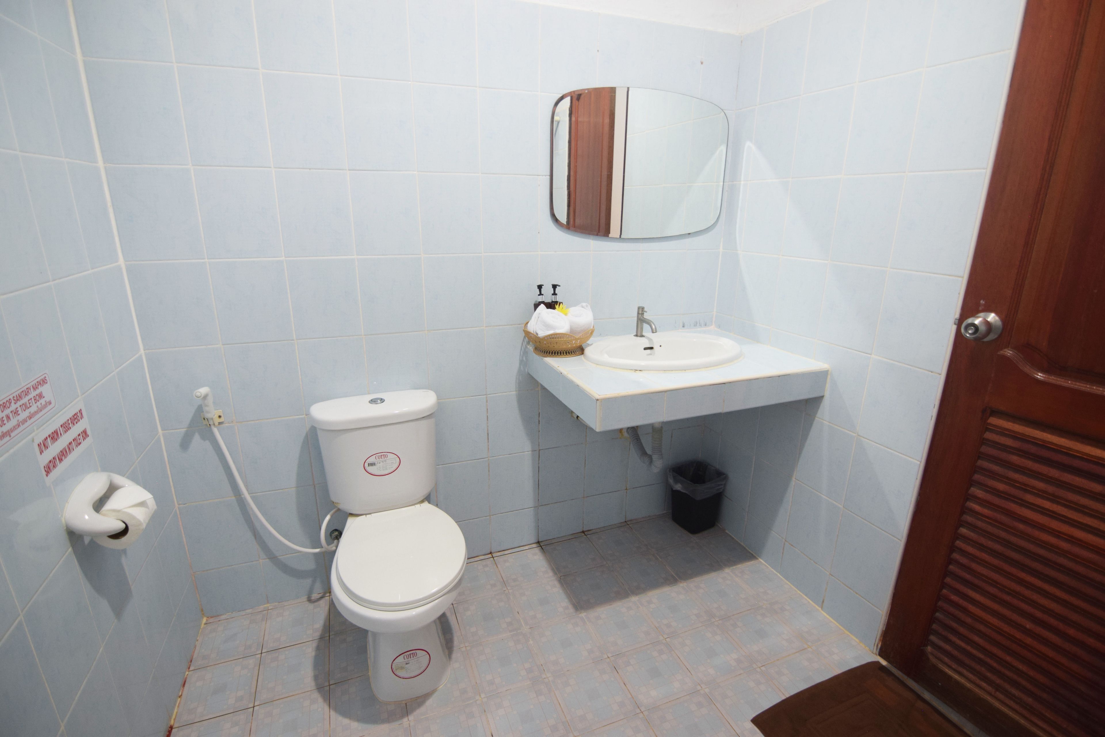 family bungalow, 2 bedrooms | bathroom | shower, free toiletries, towels