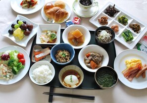 Tägliches Frühstücksbuffet (2000 JPY pro Person)