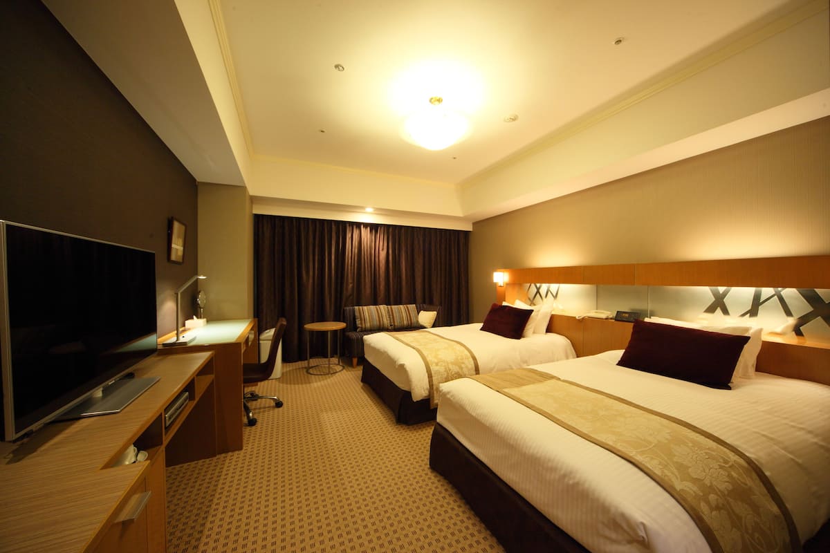 In-room safe, desk, blackout drapes, soundproofing