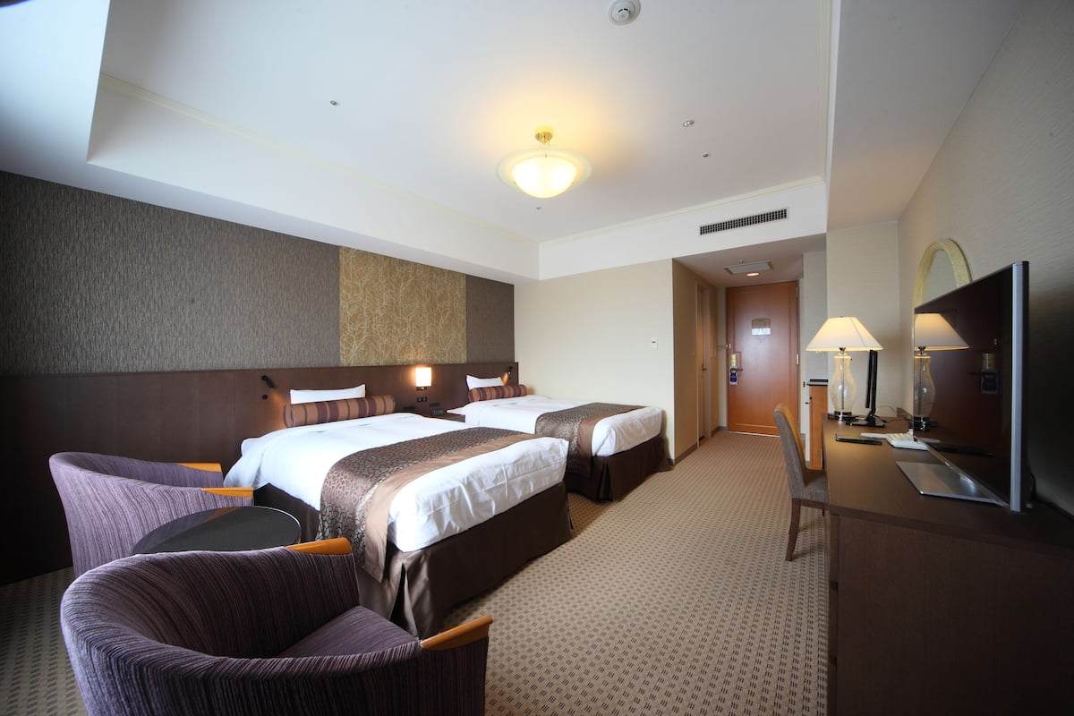 In-room safe, desk, blackout drapes, soundproofing