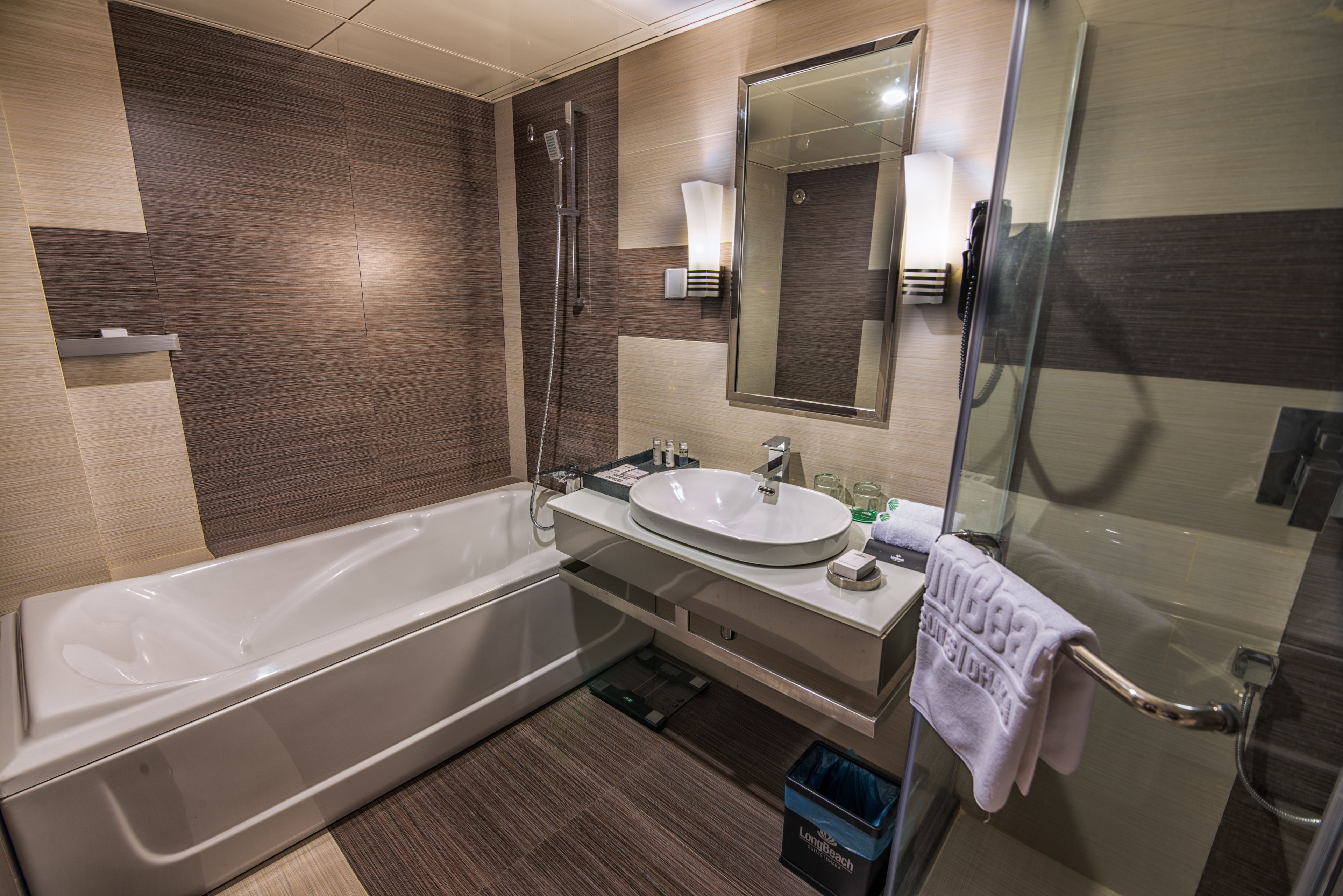 rainfall showerhead, free toiletries, hair dryer, towels