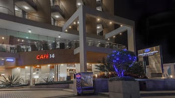 住宿正面 (夜晚)