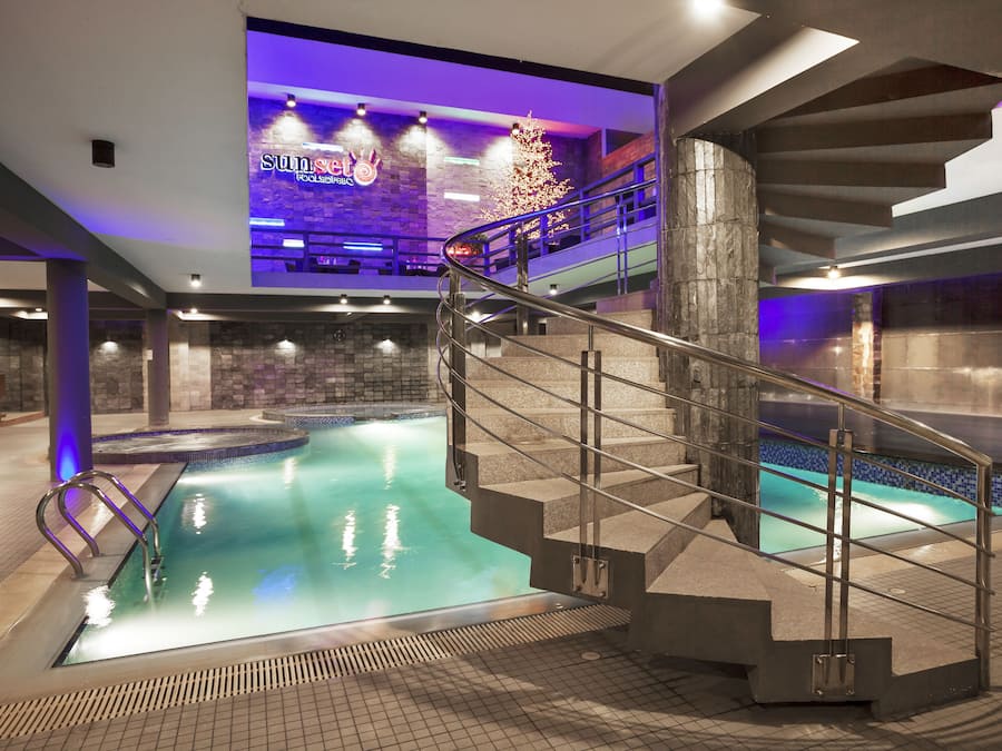 Indoor/outdoor pool