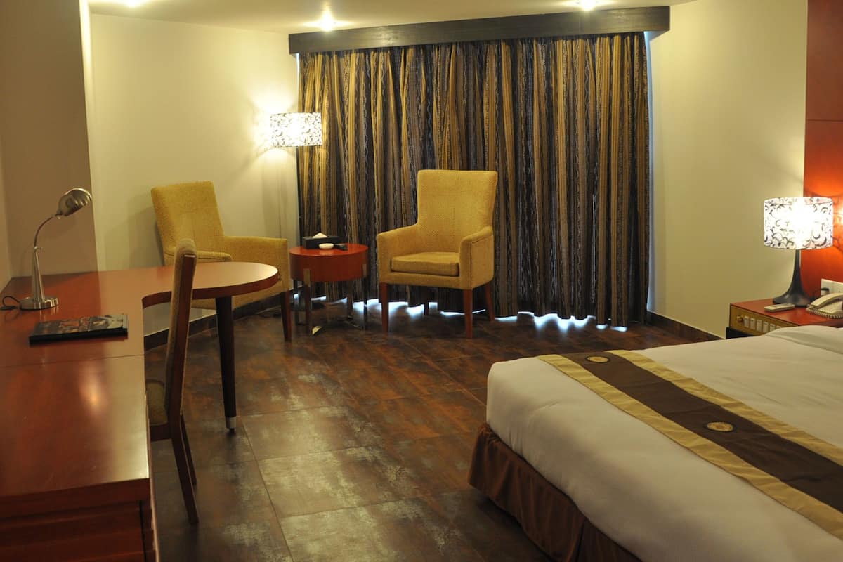 1 bedroom, egyptian cotton sheets, premium bedding, down duvets