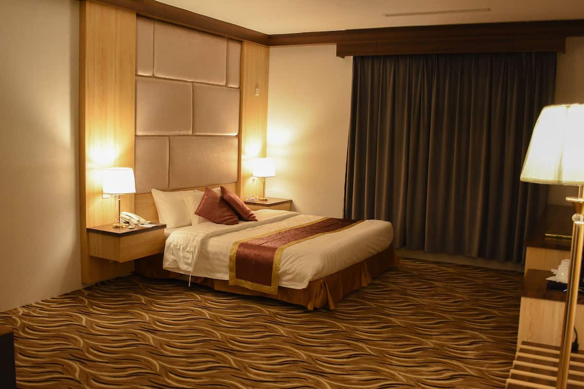 1 bedroom, Egyptian cotton sheets, pillow-top beds, minibar