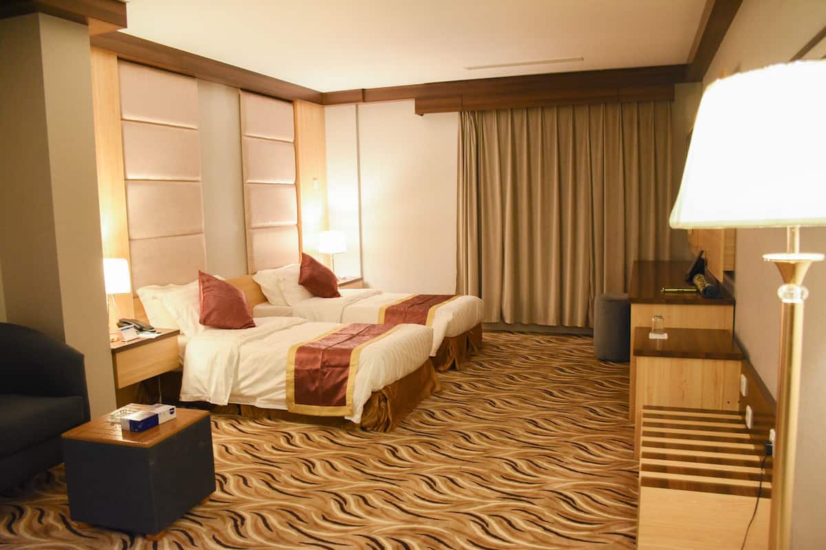 1 bedroom, Egyptian cotton sheets, pillow-top beds, minibar