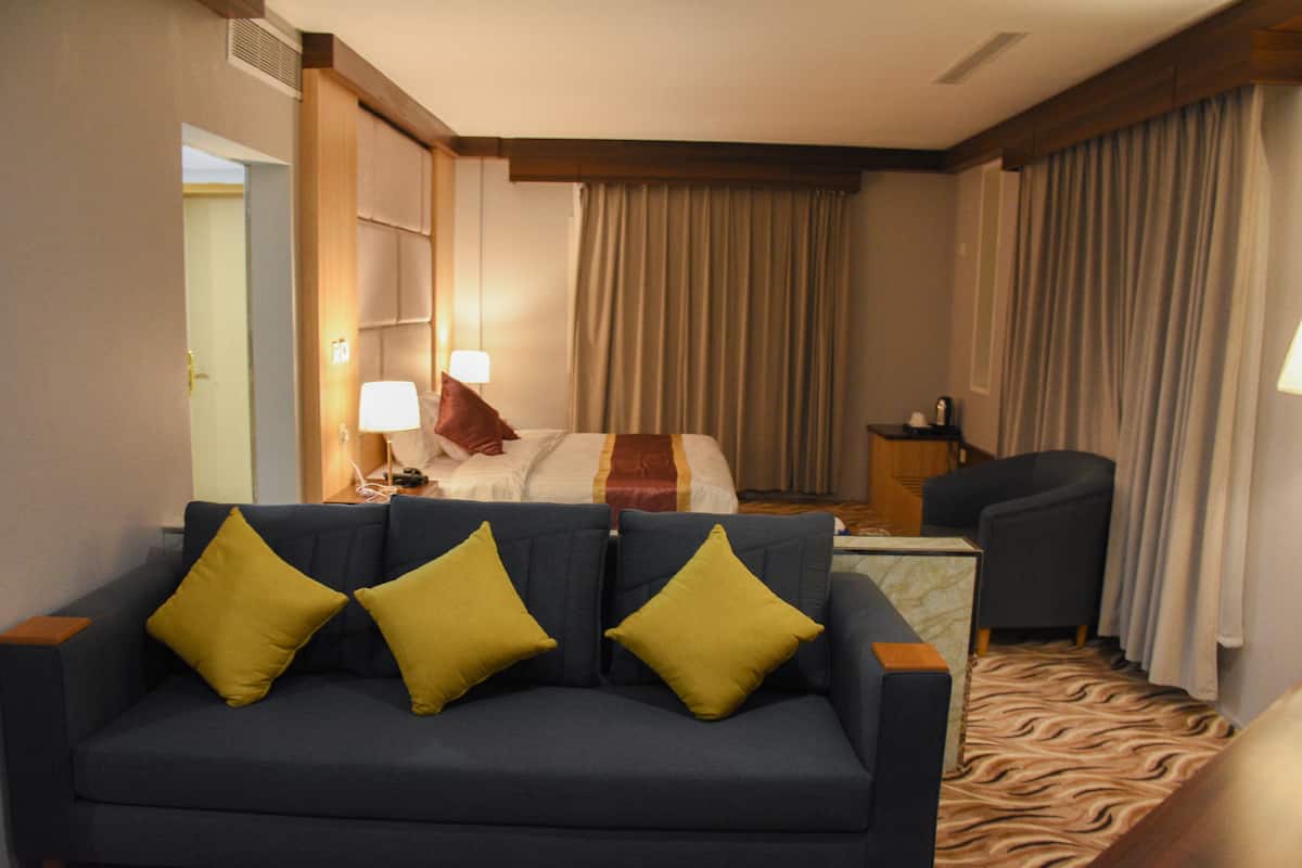 Studio | 1 bedroom, Egyptian cotton sheets, pillow-top beds, minibar