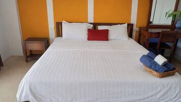 Premier tweepersoonskamer | Een bureau, extra bedden (toeslag), gratis wifi