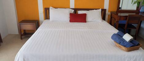 Premier-dobbeltværelse | Skrivebord, ekstra senge (tillægsgebyr), gratis Wi-Fi