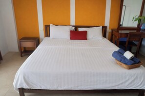 Premier-dobbeltværelse | Skrivebord, ekstra senge (tillægsgebyr), gratis Wi-Fi