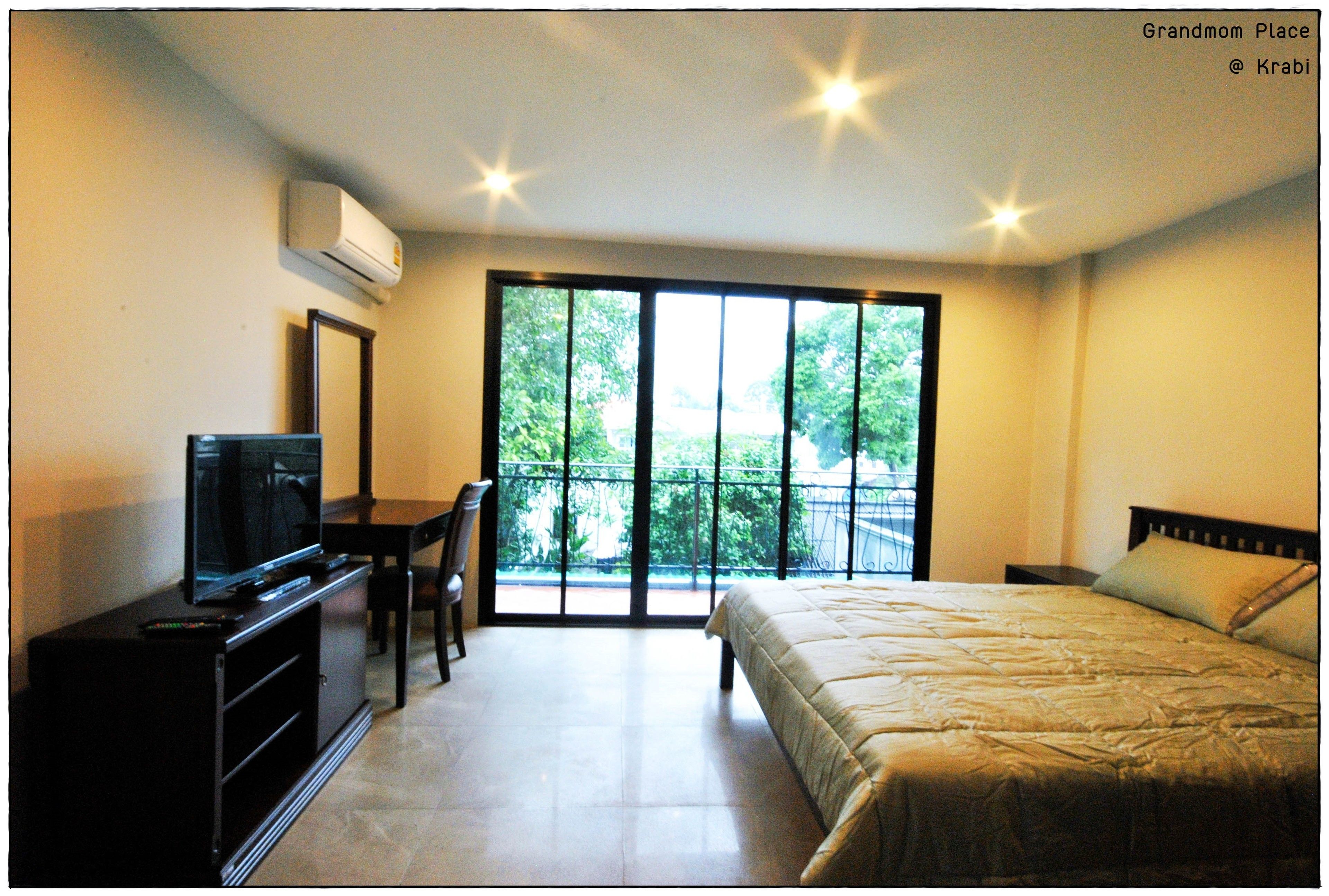 Habitación estándar doble, balcón | Escritorio, camas supletorias, wifi gratis