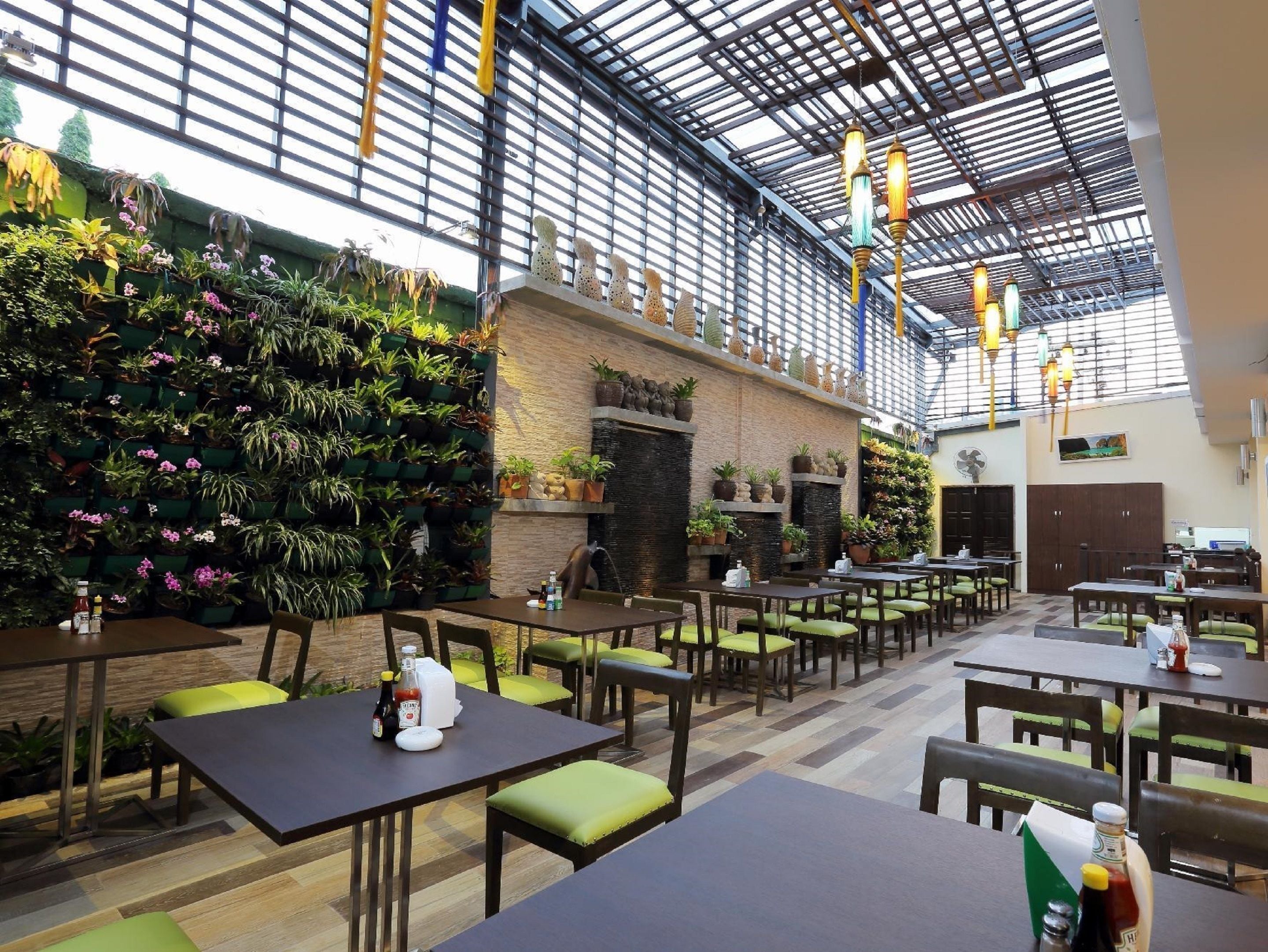 Päivittäinen mukaan otettava aamiainen (250 THB per henkilö)