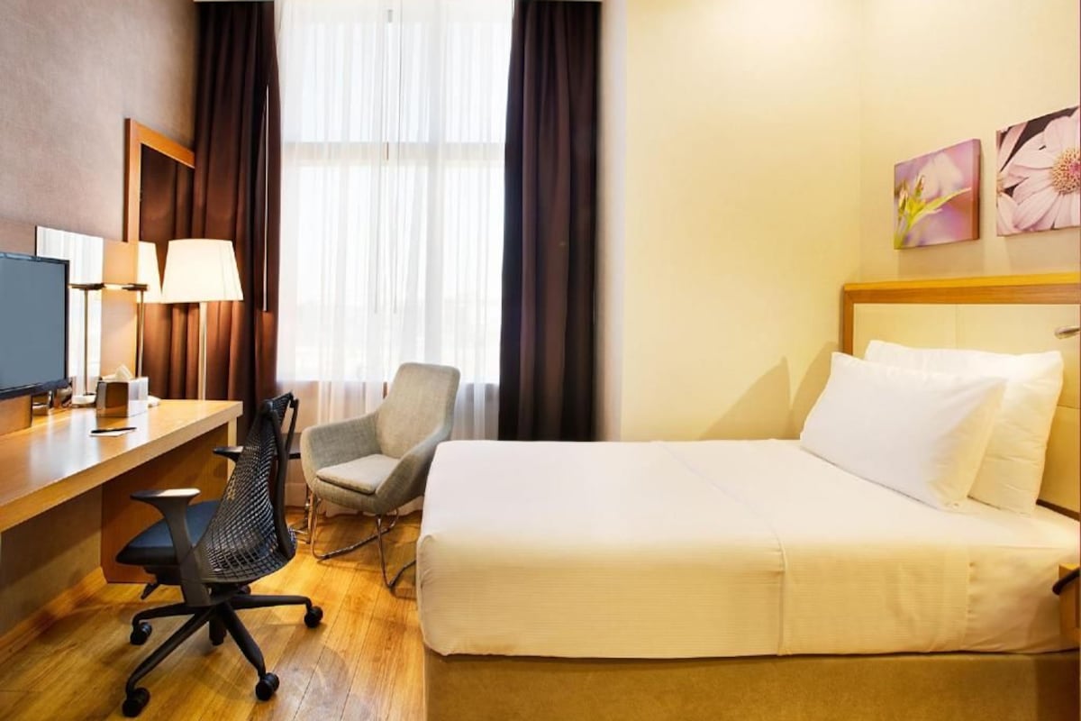 Premium bedding, minibar, in-room safe, desk