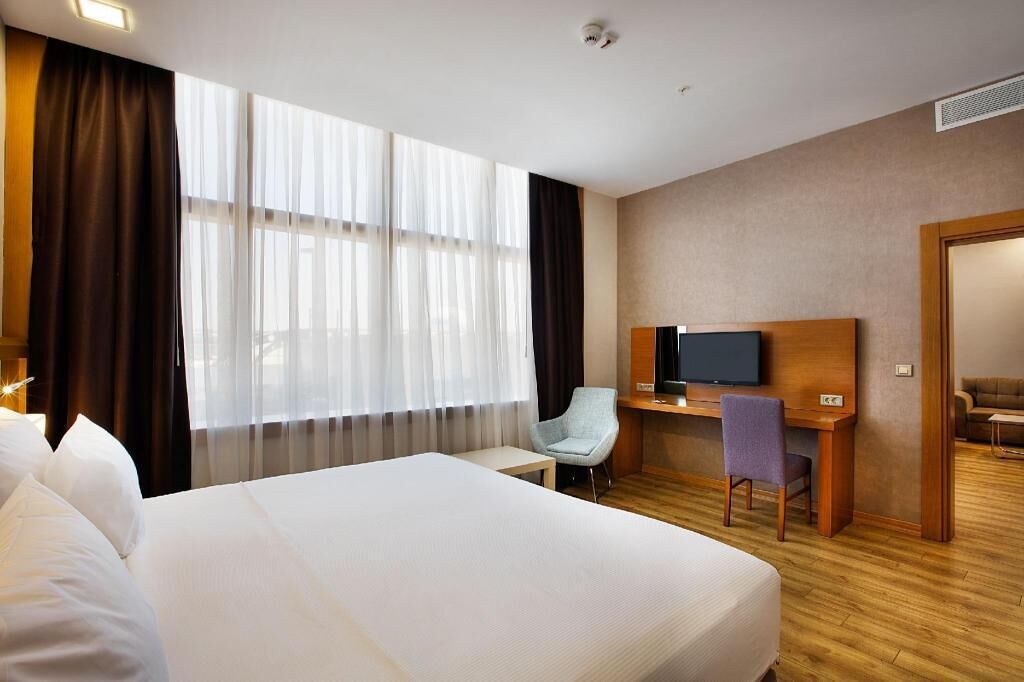 Hochwertige Bettwaren, Minibar, Zimmersafe, Schreibtisch