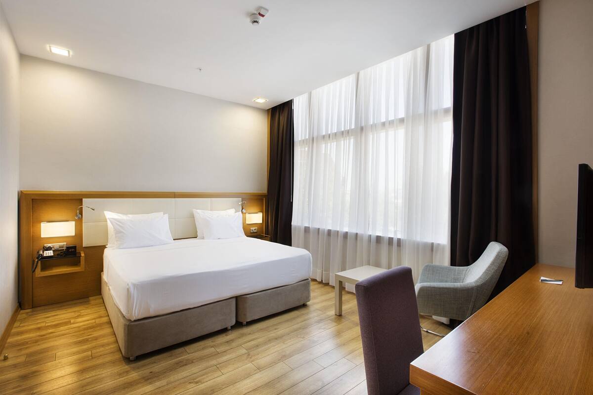 Double Room | Premium bedding, minibar, in-room safe, desk