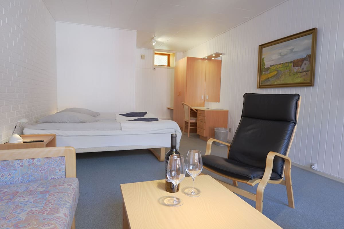 Double Room (not pet friendly) | Desk, WiFi (free), bed sheets
