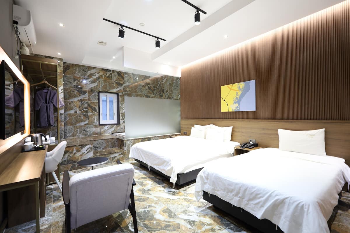 Premium Family Room (Interior Design of a Room is Randomly Assigned Upon Check-in) | Dihias secara berasingan, kalis bunyi, seterika/papan seterika