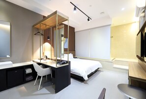 Royal Deluxe Room (Interior Design of a Room is Randomly Assigned Upon Check-in) | Individually decorated, soundproofing, iron/ironing board, free WiFi - Hotel Almond Busan Station (Busan)
