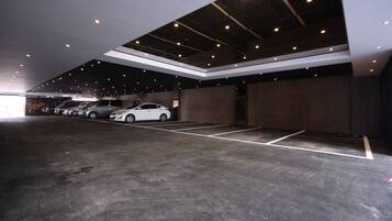 Ilmainen pysäköintipaikka, ilmainen valet-pysäköinti