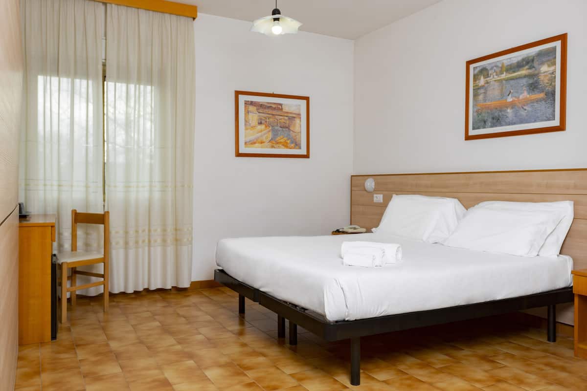 Bureau, chambres insonorisées, Wi-Fi gratuit