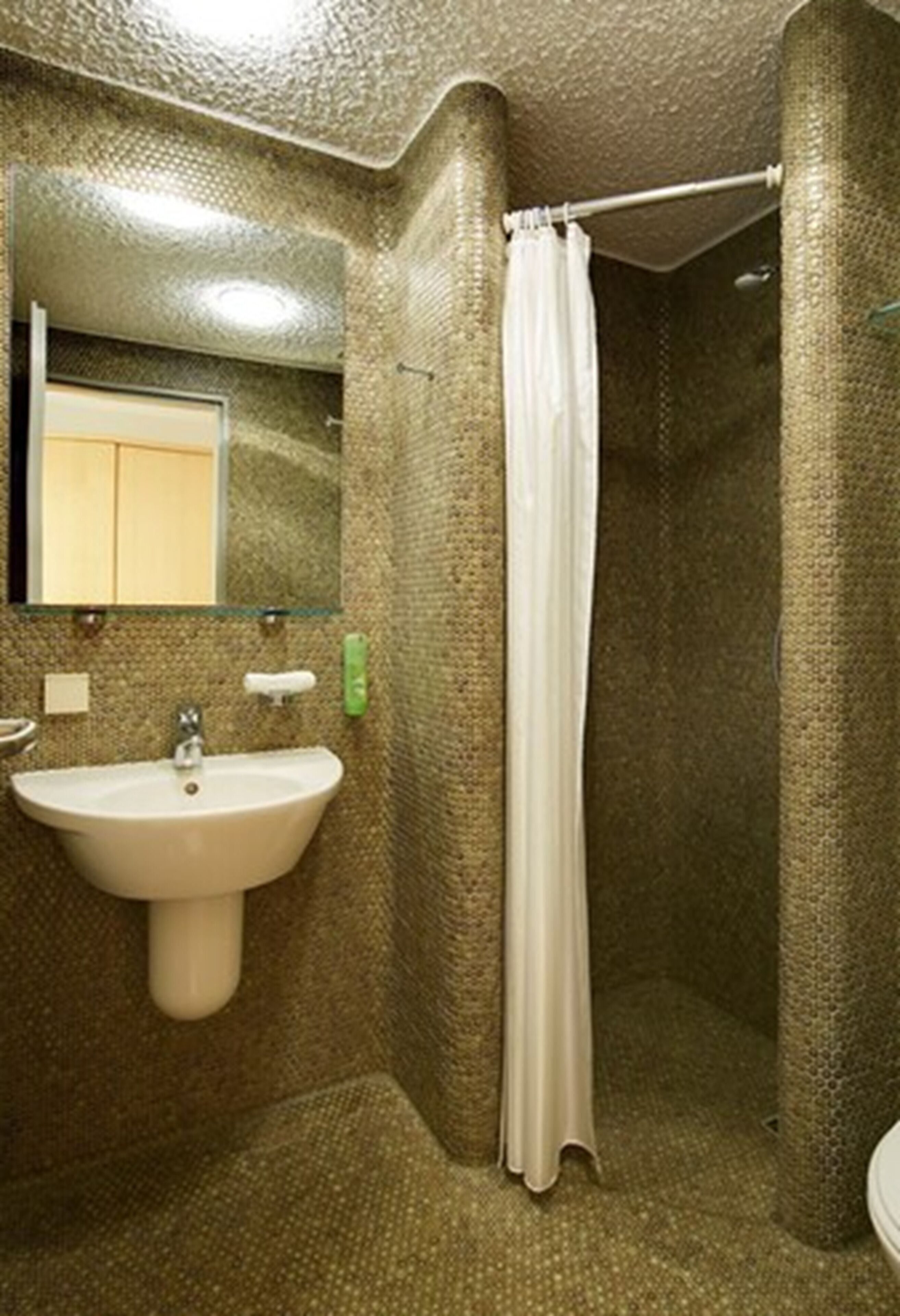 standard single room, 1 bedroom | bathroom | shower, free toiletries, hair dryer, towels
