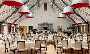 Free buffet breakfast on weekends 