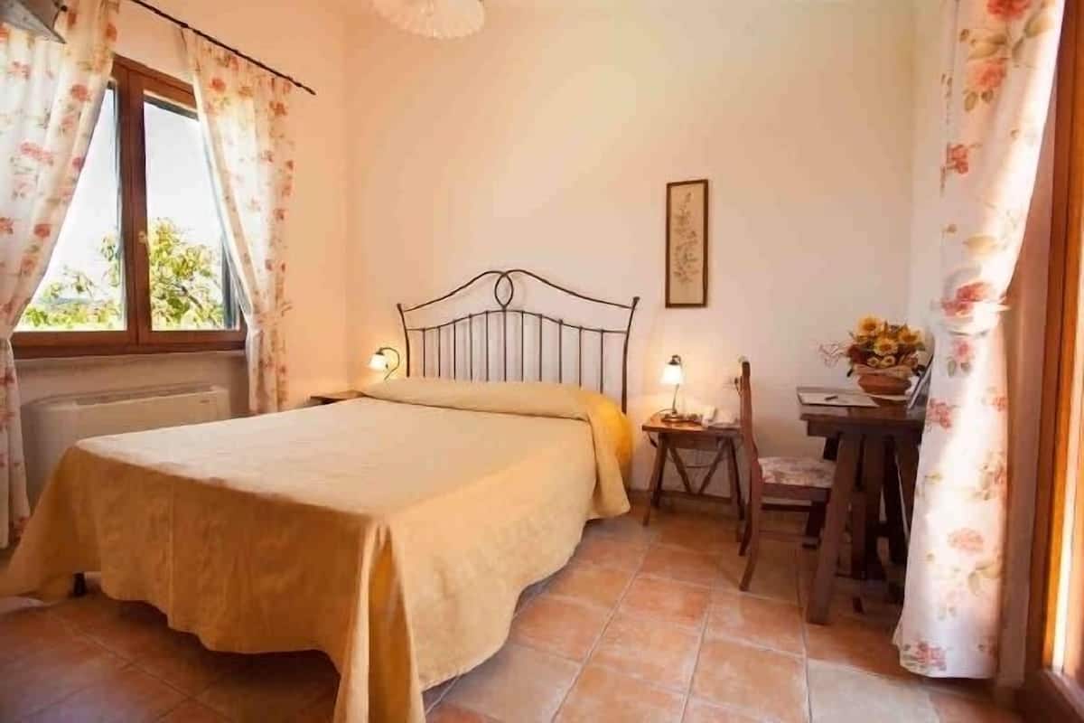 Deluxe Double Room | Rollaway beds, free WiFi, bed sheets