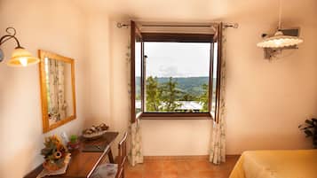 Deluxe Double Room | Rollaway beds, free WiFi, bed sheets