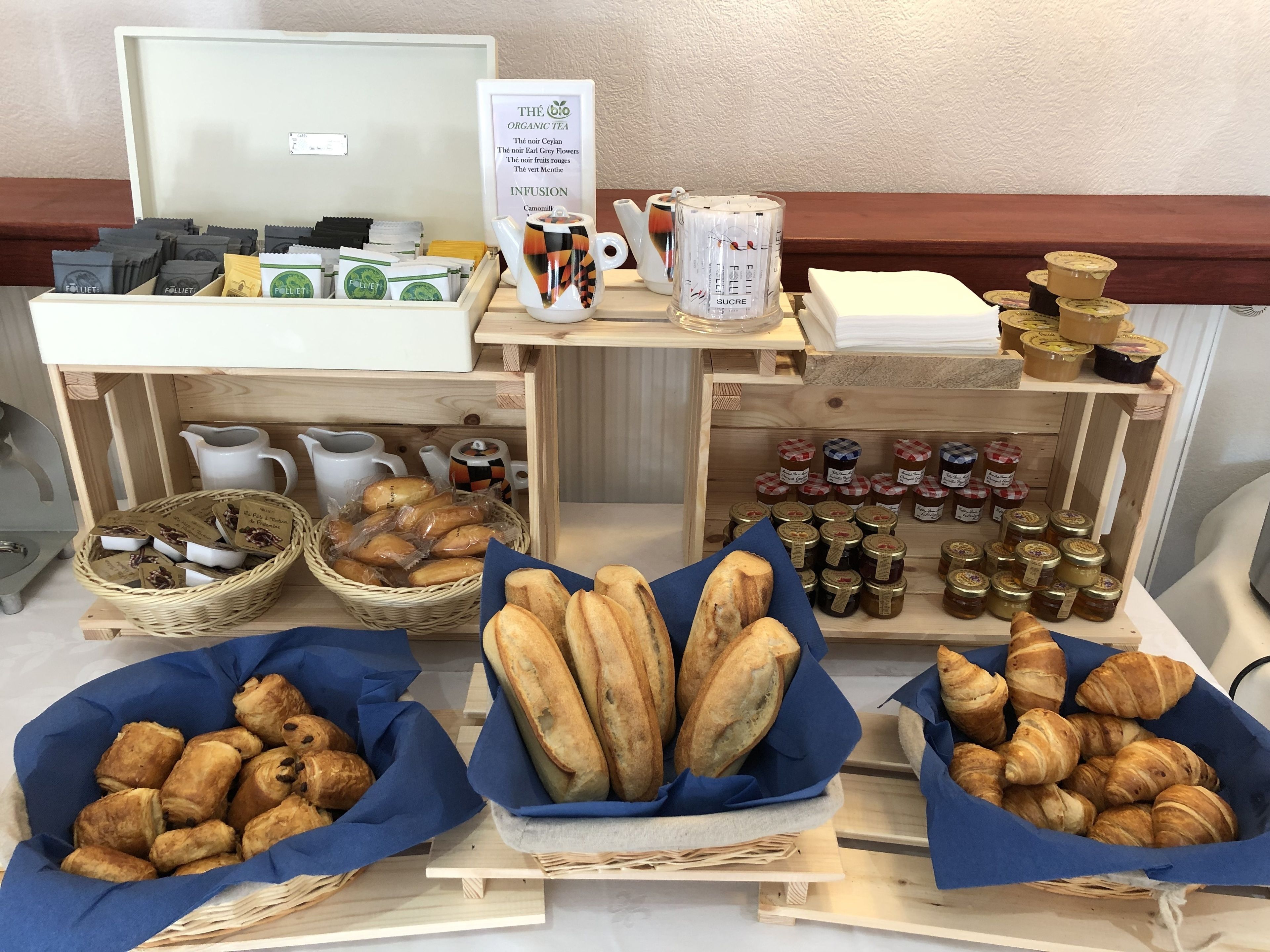Colazione a buffet, servita tutte le mattine (14 EUR a persona) 