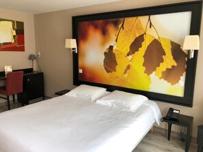 In-room safe, desk, soundproofing, free WiFi