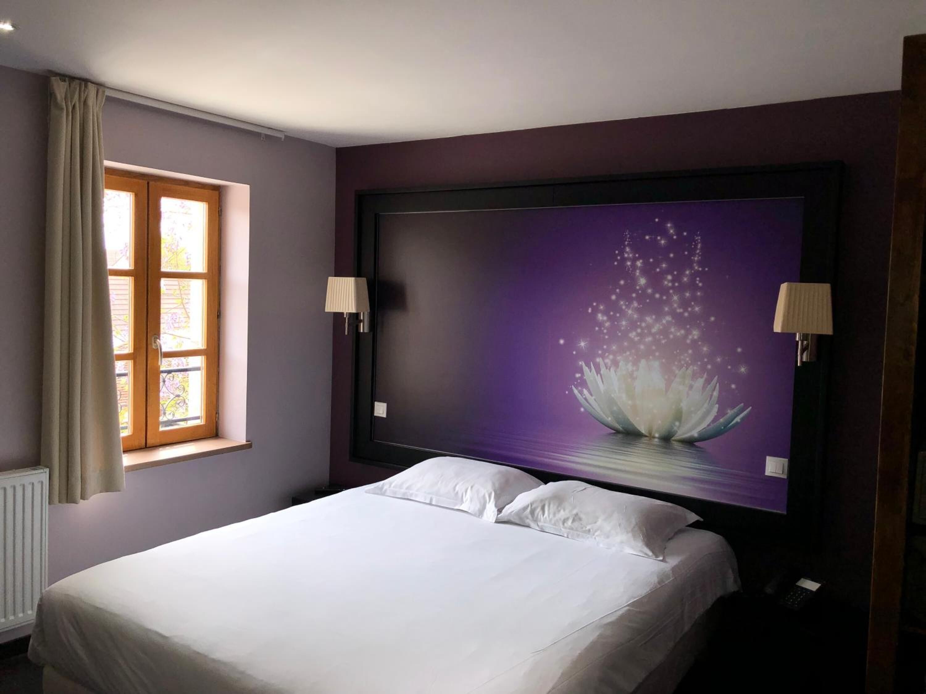 in-room safe, desk, soundproofing, free wifi